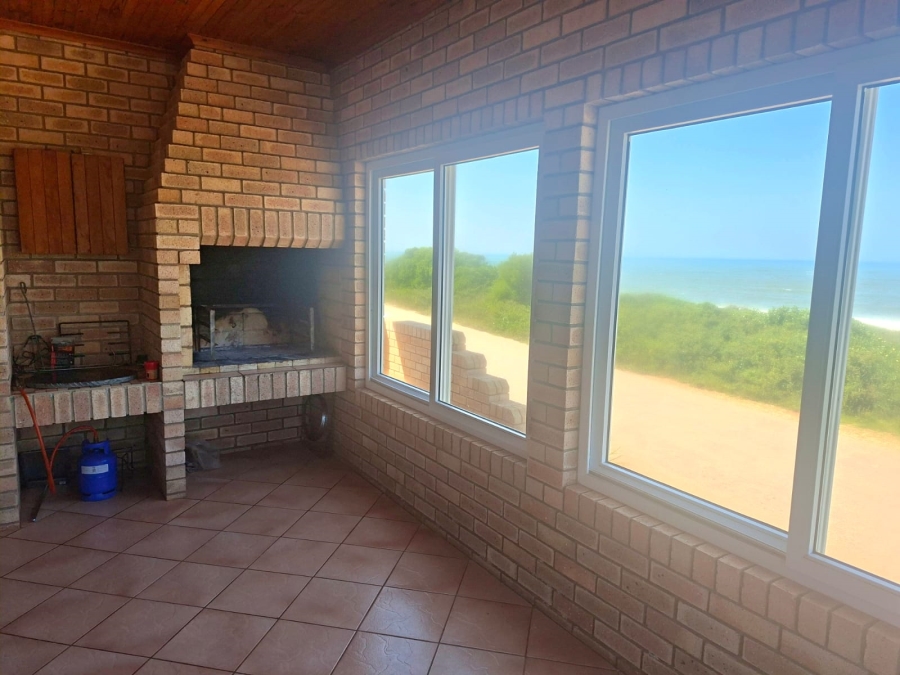 6 Bedroom Property for Sale in Aston Bay Eastern Cape